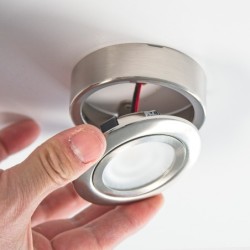 Luce LED sottopensile per armadietti da cucina, acciaio inox spazzolato, 12V, 3,5W, bianco caldo Luce LED sottopensile per armadietti da cucina, acciaio inox spazzolato, 12V, 3,5W, bianco caldo