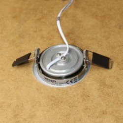 3er Set 4W LED Ein- und Aufbauleuchte schwenkbar IP20 12V 3000K warmweiß 175 Lumen 3er Set 4W LED Ein- und Aufbauleuchte schwenkbar IP20 12V 3000K warmweiß 175 Lumen